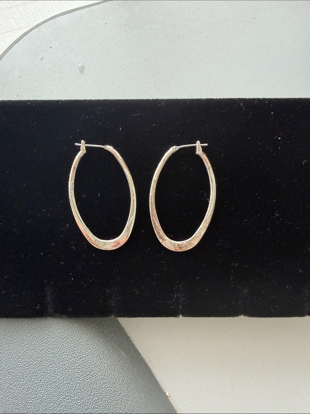 Classic Silver Oval Hoop Earrings - Elegant Women's Jewelry